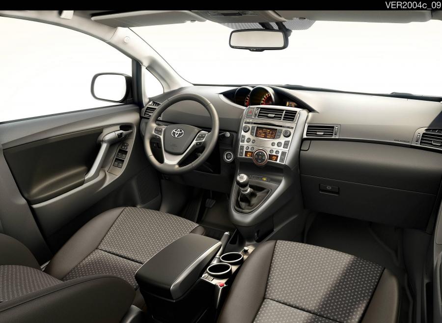  Toyota Verso 2009 года  (фото 32 из 65)